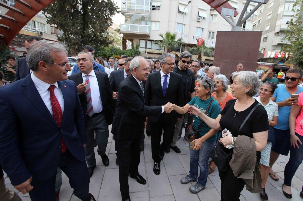 Kılıçdaroğlu, Zübeyde Hanım’ın Anıt Mezarını Ziyaret Etti