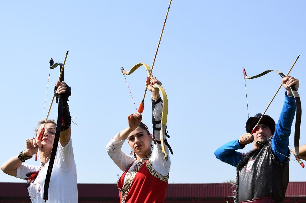 Mersin’de Okçuluk Festivali Düzenlendi