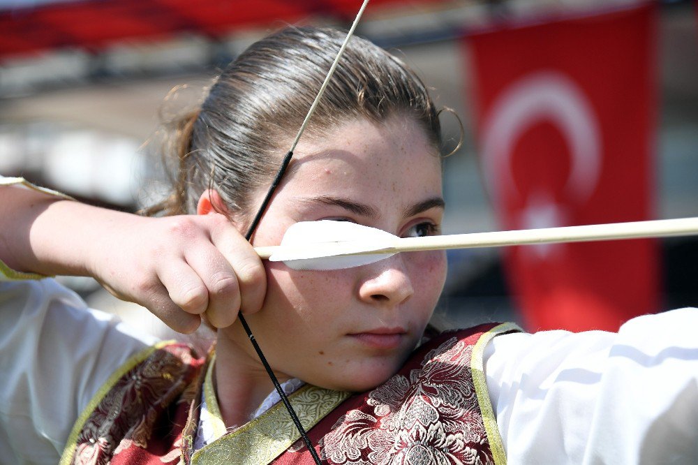 Mersin’de Okçuluk Festivali Düzenlendi