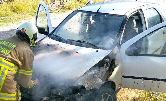 Ayvalık’ta Seyir Halindeki Araç Alev Aldı