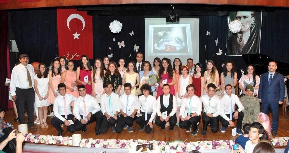 Anadolu Lisesi Öğrencilerinden Annelere Özel Program