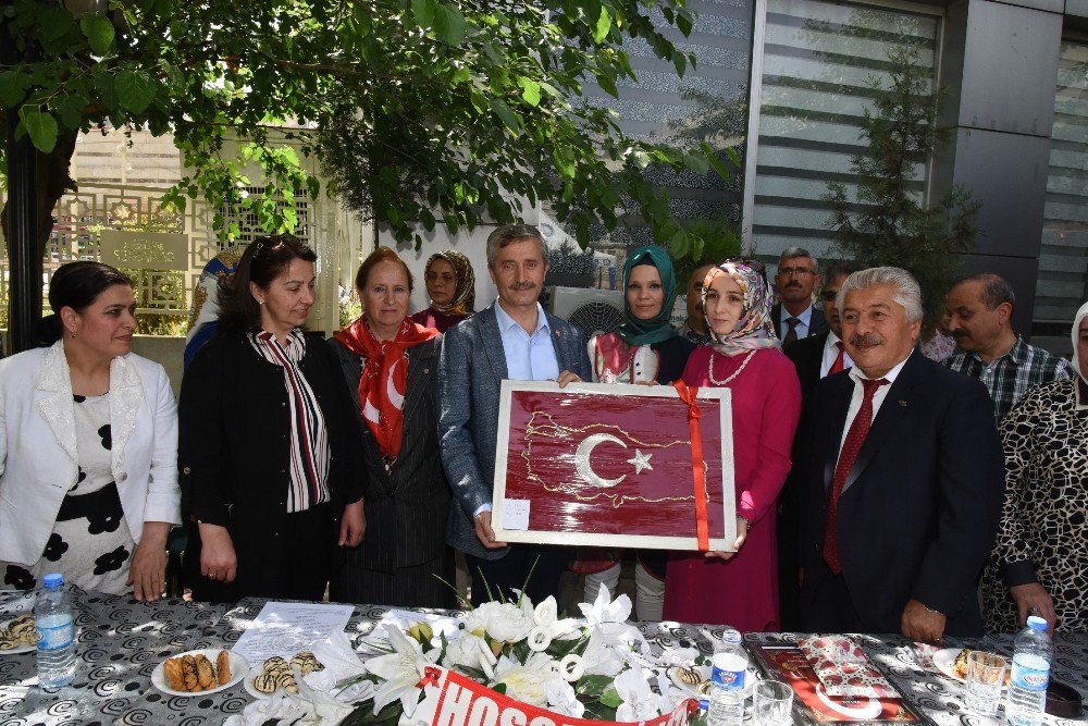 Belediye Başkanı Tahmazoğlu’ndan Şehit Ve Gazi Annelerine Ziyaret