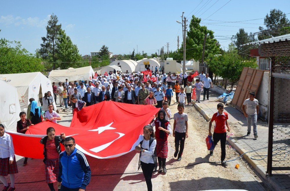 Çadırlar Arasında Gençlik Yürüyüşü Yapıldı