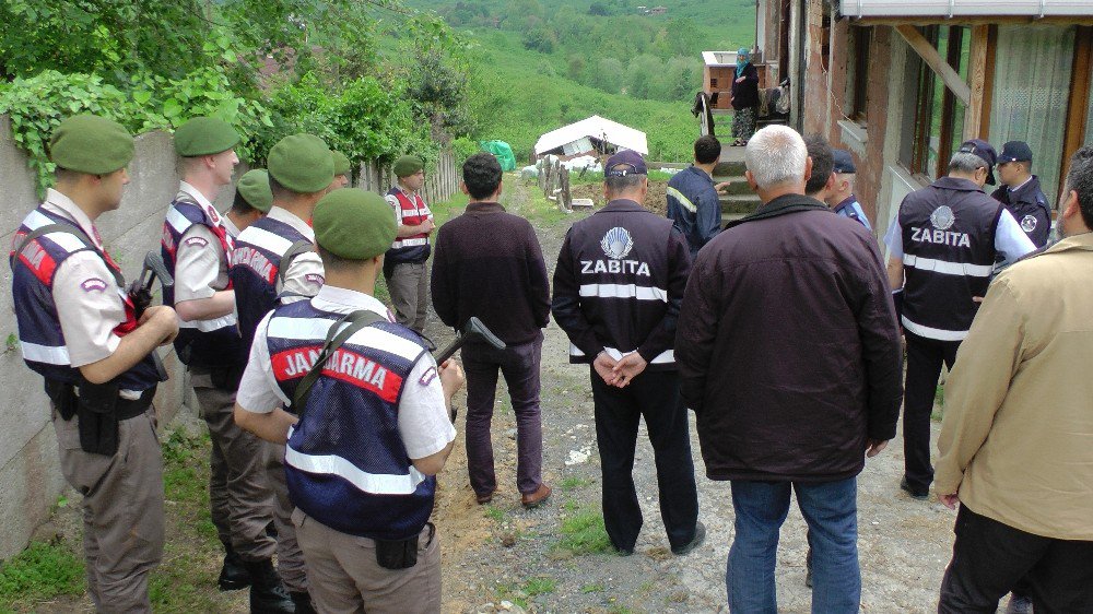 Büyükbaş Hayvan Ahırı Jandarma Eşliğinde Boşaltıldı