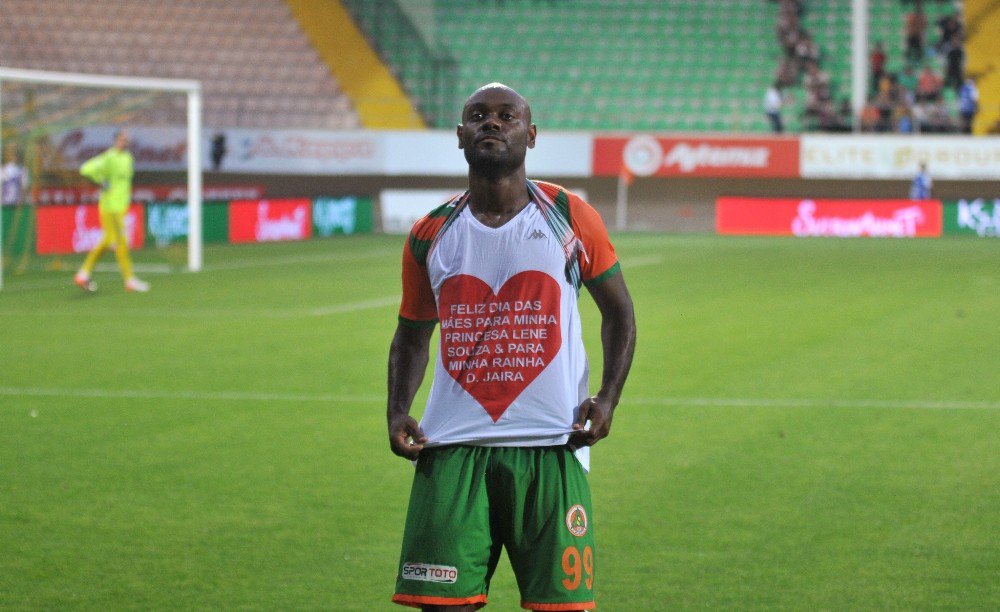 Vagner Love Zirveye ‘Krallık’ Kurdu