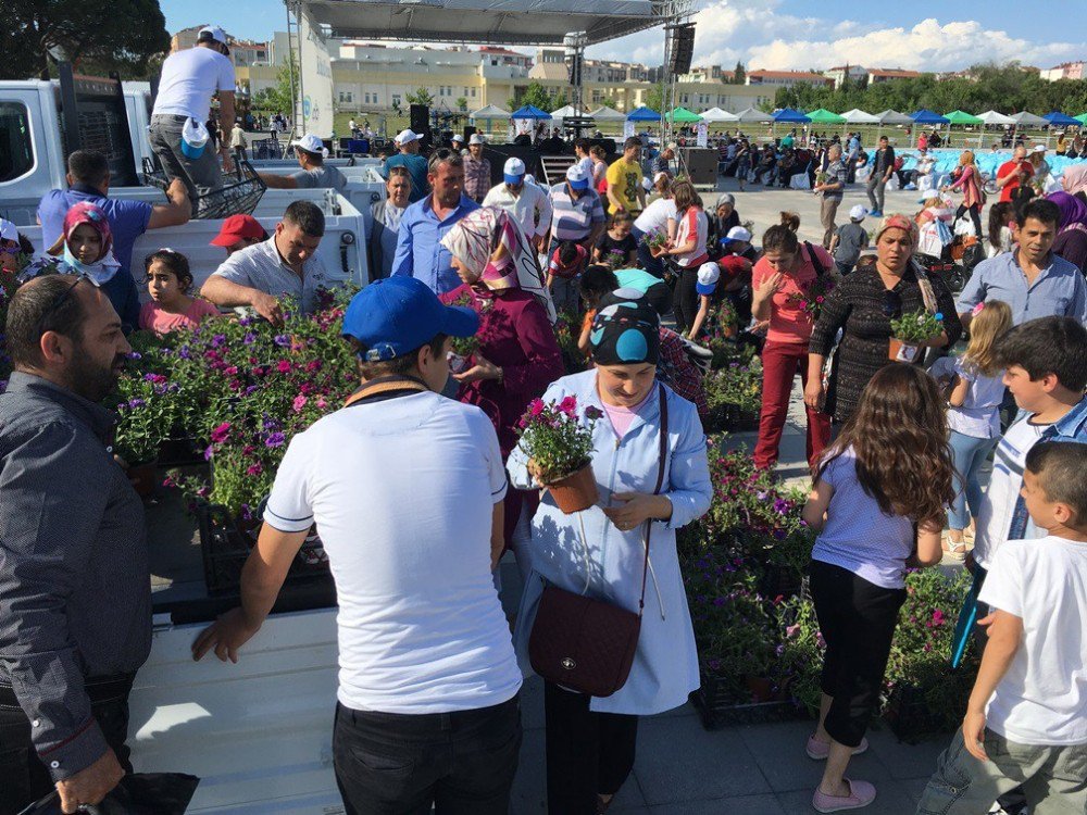 Çorlu’da Anneler Günü Konseri Düzenlendi