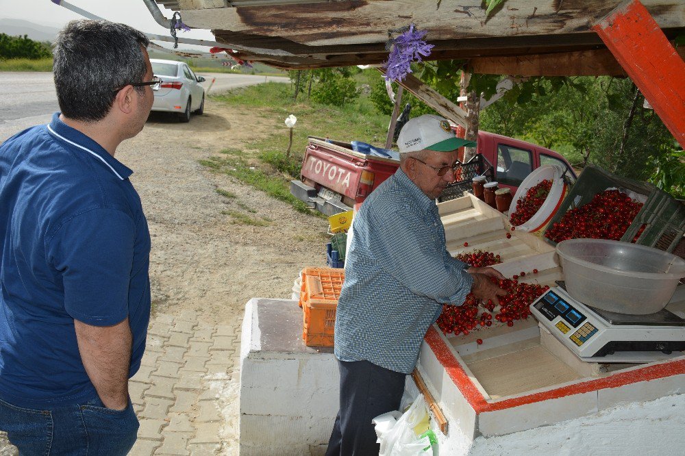 Ertuğrul Gazi Türbesine Artan İlgili Esnafın Da Yüzünü Güldürdü