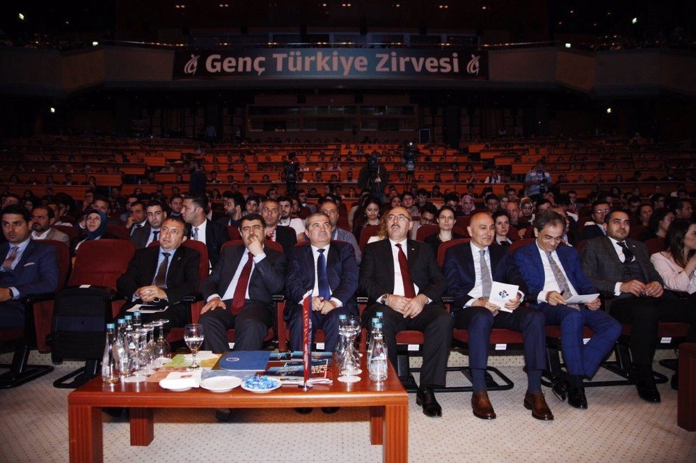 Binlerce Öğrenci Genç Türkiye Zirvesinde Buluştu