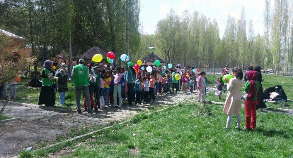 Yetim Çocuklar Şenlikte Buluştu