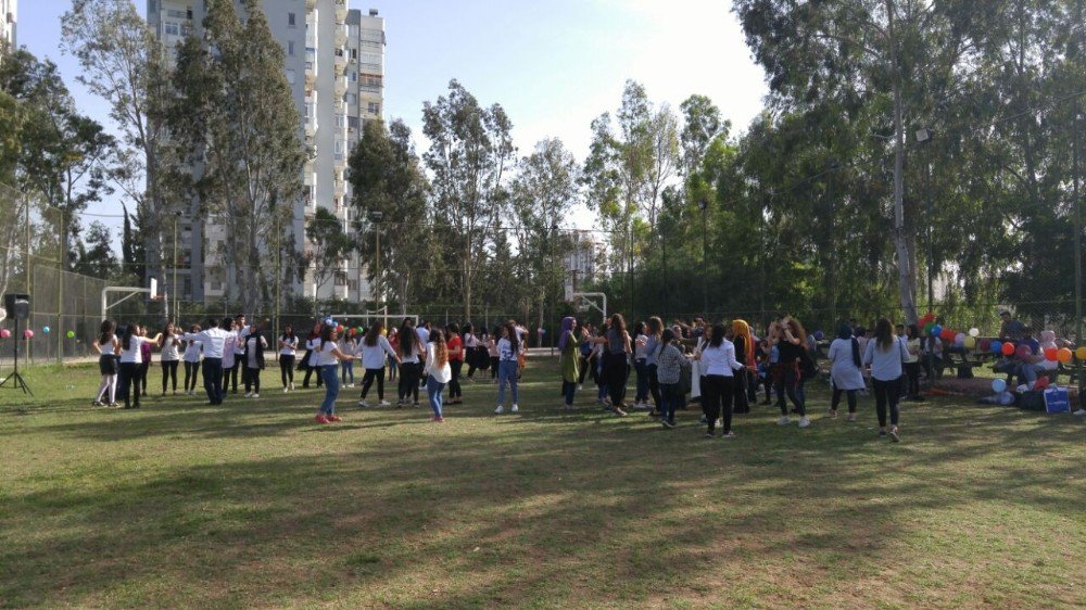 Üniversiteli Gençler "Çocuk Oyunları Şenliği"nde Buluştu