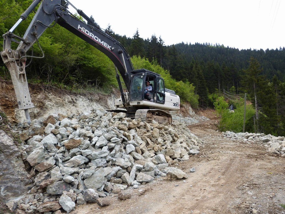 Trabzon’da Yeşilyol Projesi Kapsamında 3 Ayrı Yayla Yolunda Çalışmalara Başlandı