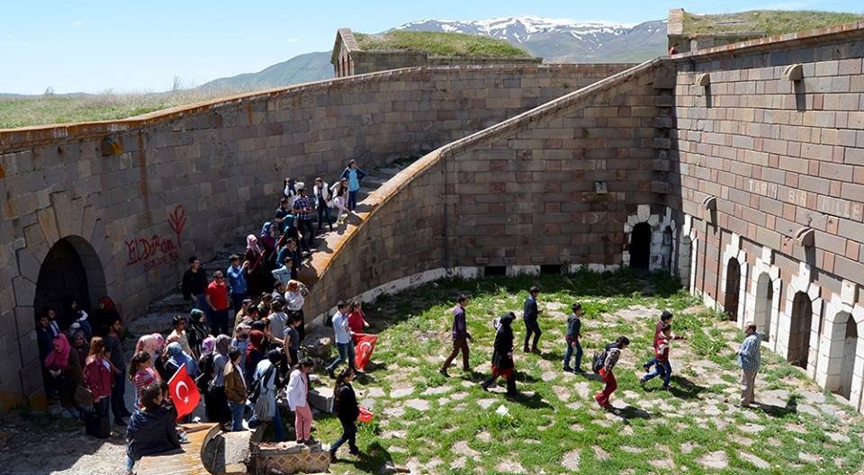 Ervak Gençlik Komisyonu, 100 Öğrenciye Unutulmaz Bir Gün Yaşattı