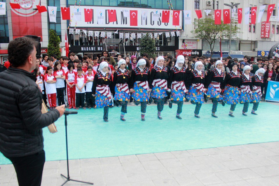 Gençlik Haftası Renkli Başladı