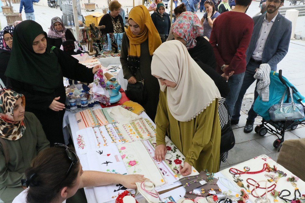 Eyüplü Kadınların Çalışmaları Eyüp Sultan Meydanı’nda Sergilendi