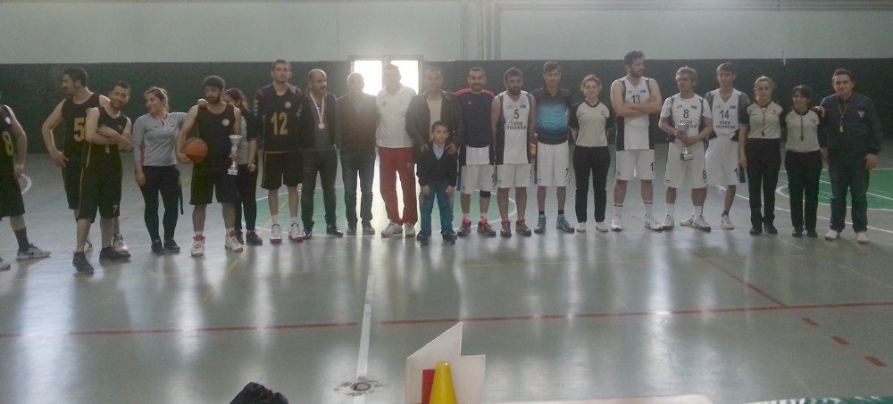 Hakkari’de Basketbol Turnuvası