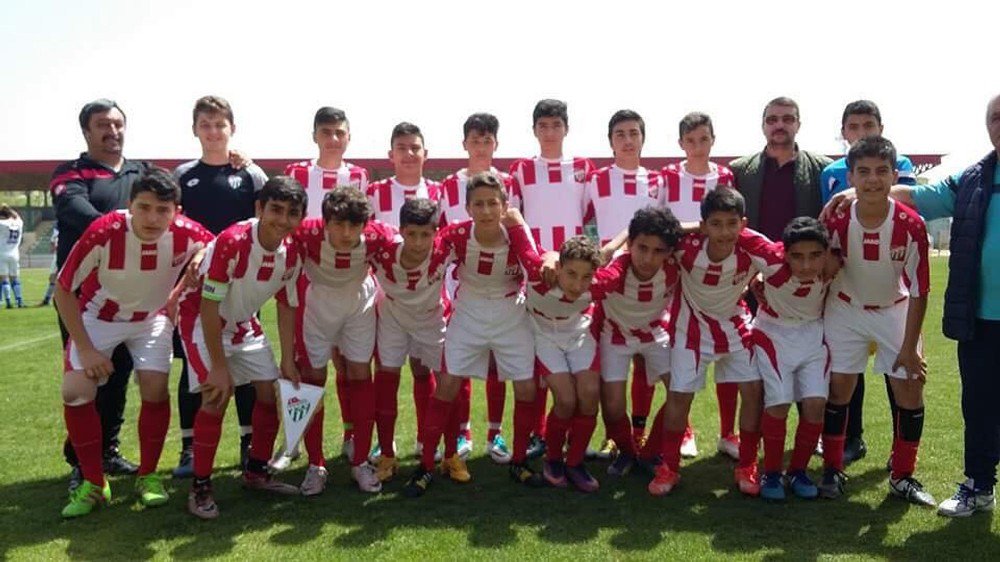 Gölbaşı U14 Futbol Takımı Türkiye Şampiyonu Olma Yolunda