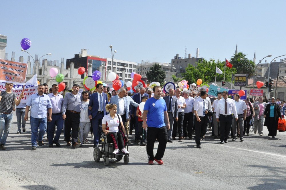 Engeliler Haftası’nda “Farkındalık” Yürüyüşü