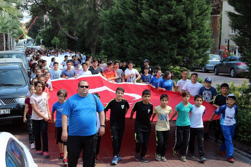 Gençlik Haftası Renkli Görüntülerle Başladı