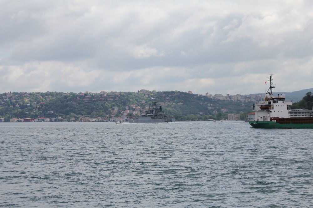 Rus Savaş Gemisi İstanbul Boğazı’ndan Geçti