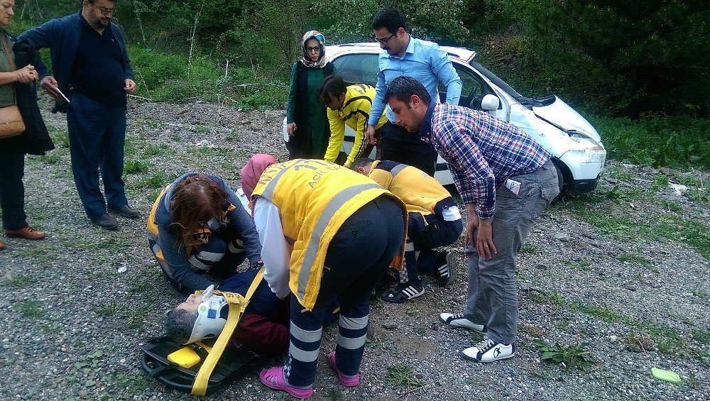 Yoldan Çıkan Otomobil Takla Attı: 2 Yaralı