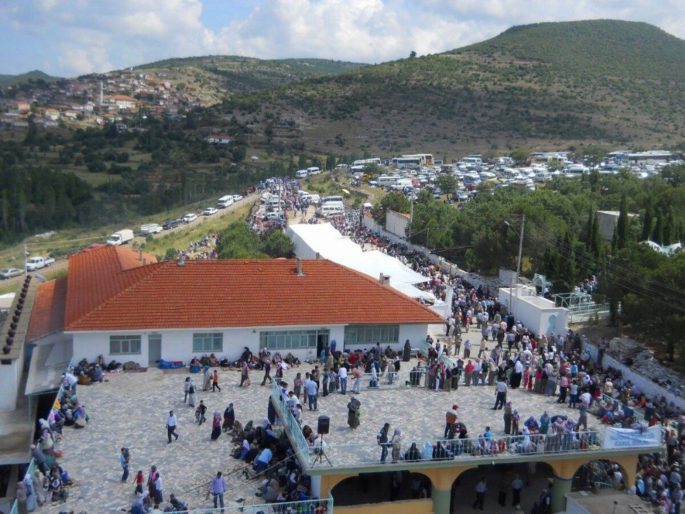 Recepli, Hayır Yemeğine Hazırlanıyor