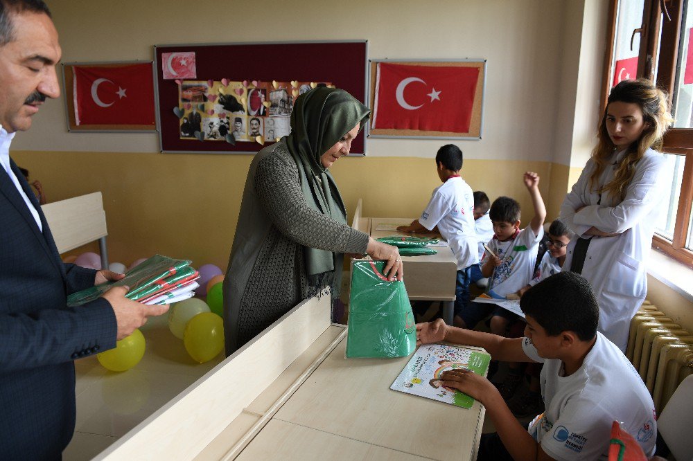 Sema Çiftçi Görme Engeli Öğrencilerle Biraraya Geldi