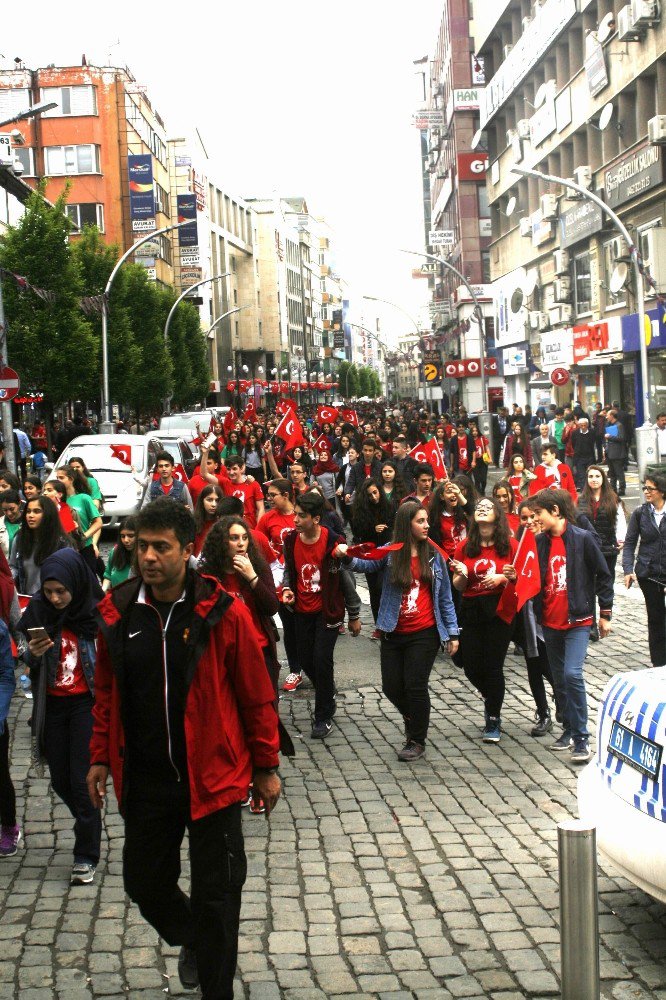 Trabzon’da "Gençlik Yürüyüşü" Düzenlendi