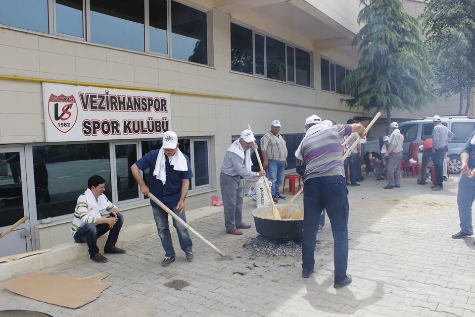 Vezirhan’daki Hıdırellez Şenliklerinde Geleneksel Helva İkramı