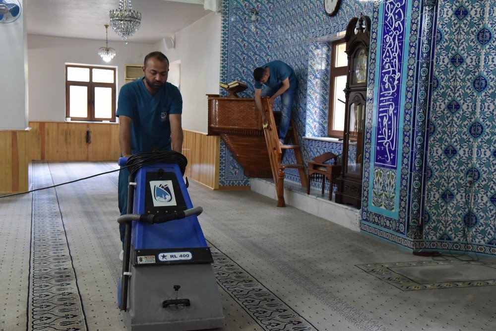 Yunusemre’de Camiler Ramazan’a Hazırlanıyor