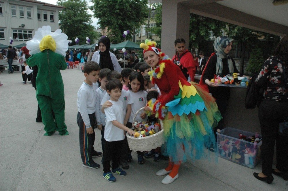 Lisesi Öğrencilerinden Çocuk Şenliği Etkinliği