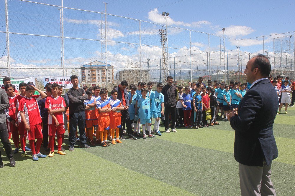 Ağrı’da Beşiktaş Futbol Okulu Turnuva Düzenledi