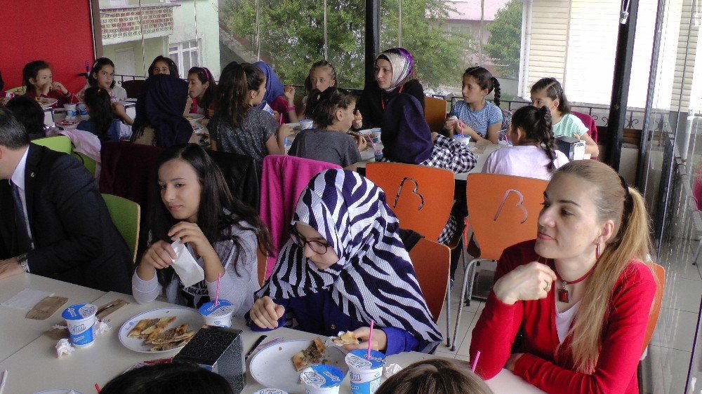 Başkan Yemenici Sevgi Evi Çocuklarıyla Bir Arada