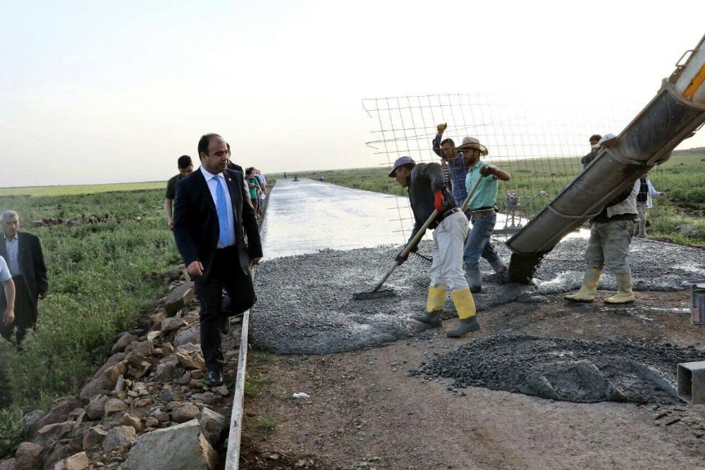 İlçelerde Beton Yol Uygulaması Hayata Geçiriliyor