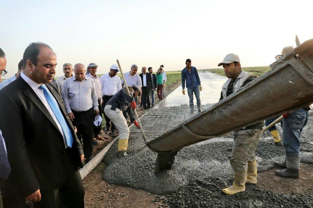 İlçelerde Beton Yol Uygulaması Hayata Geçiriliyor