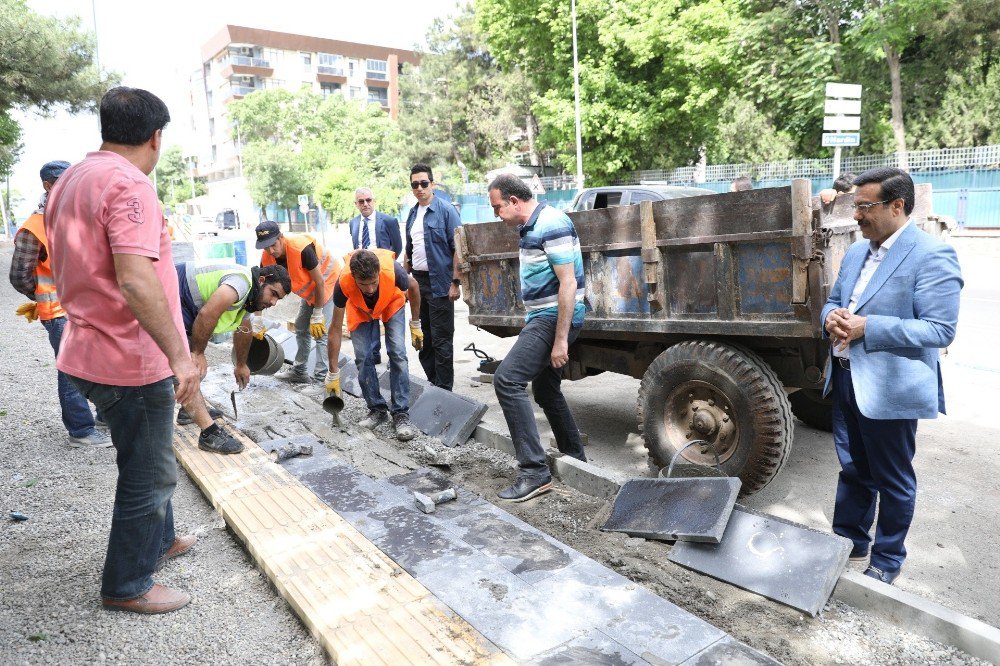 Başkan Atilla, Kaldırım Çalışmalarını Denetledi