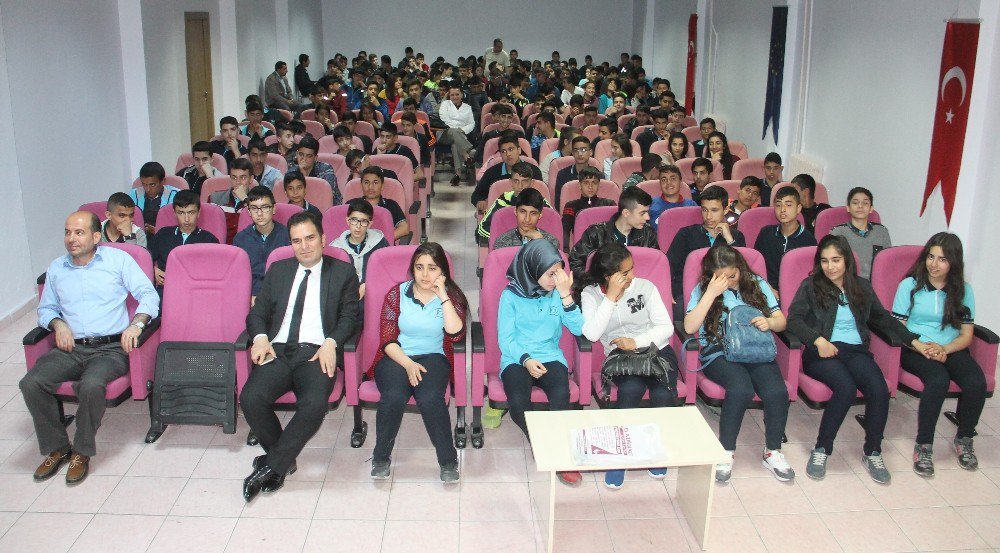 Elazığ’da Öğrencilere Meslek Tanıtım Konferansı