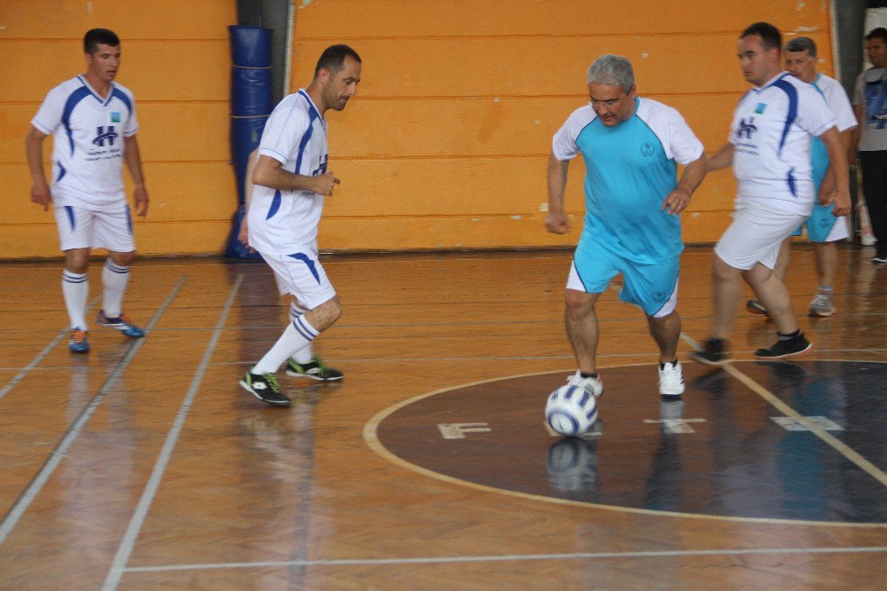 Fethiye’de Protokol Özel Sporcularla Futsal Oynadı