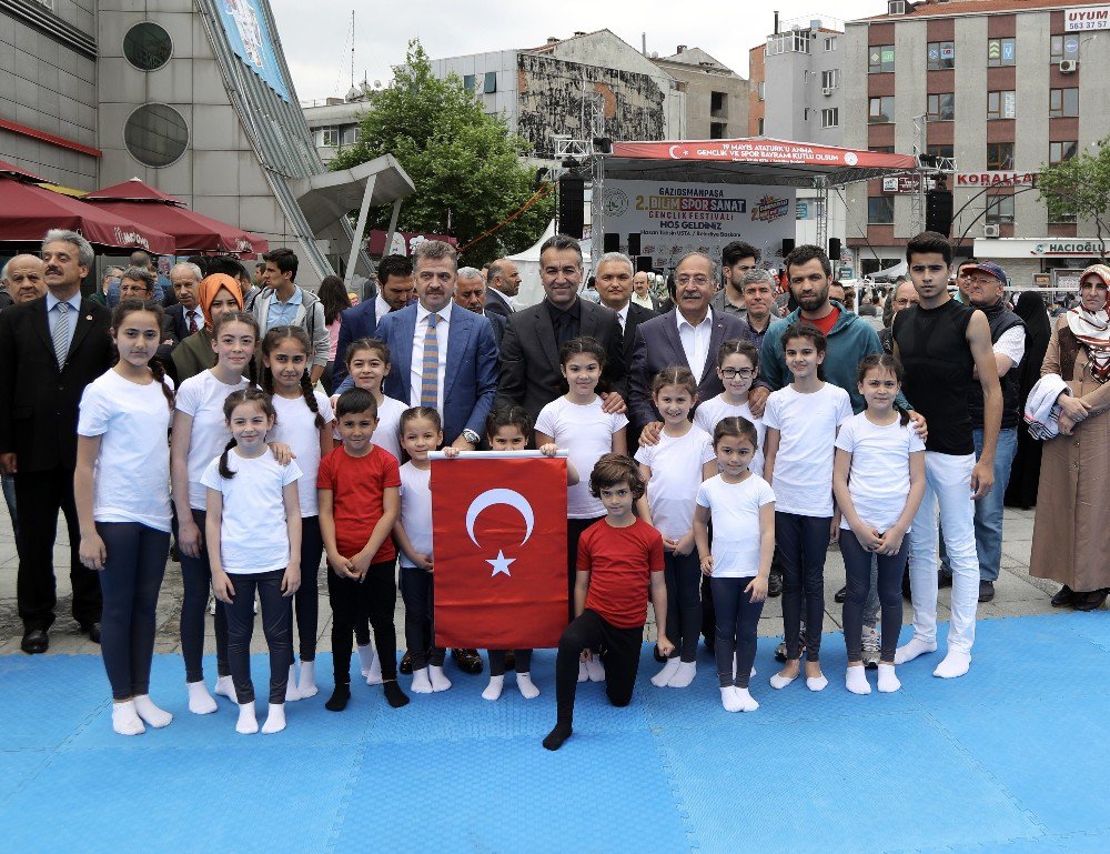 Gaziosmanpaşa Meydanı Spor Salonuna Dönüştü