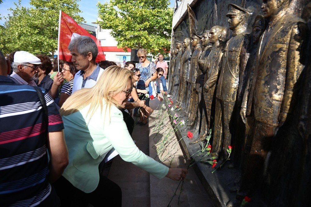 Urla’da Zübeyde Hanım’a Hakarete Tepki