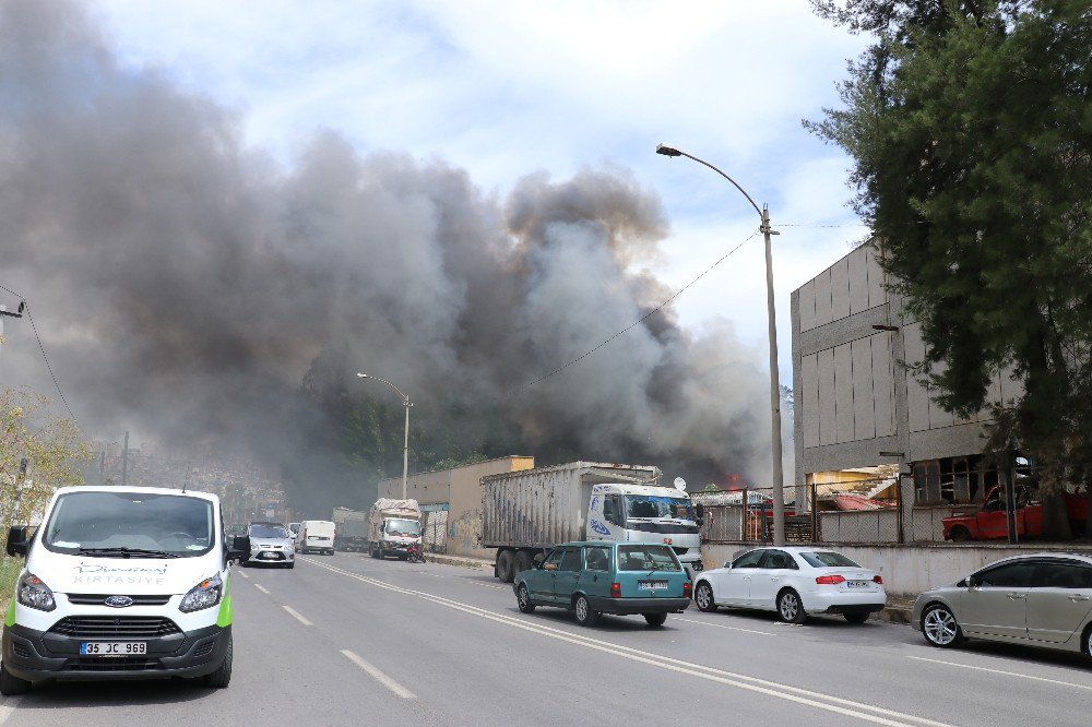 İzmir’de Korkutan Yangın