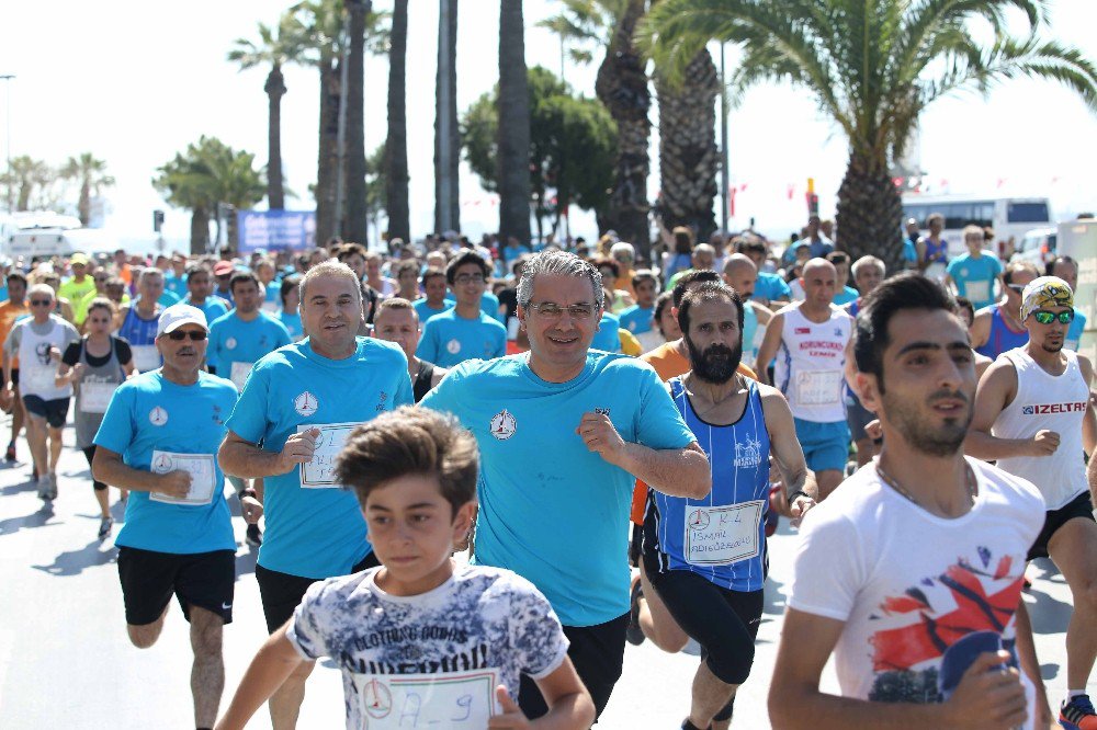 Karşıyaka’da Feridun Düzağaç İle Gençlik Şöleni