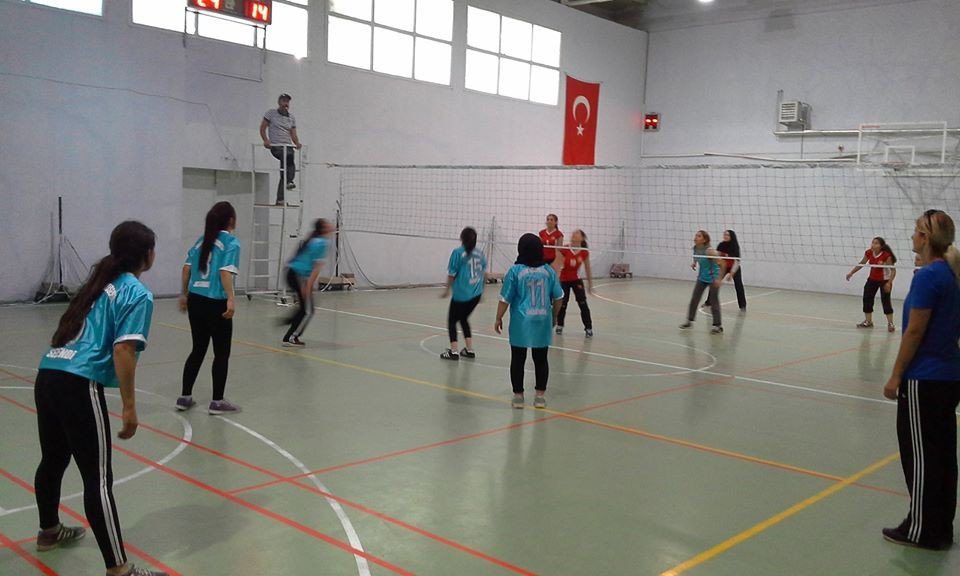 Selendi’de Futbol Ve Voleybol Şampiyonası