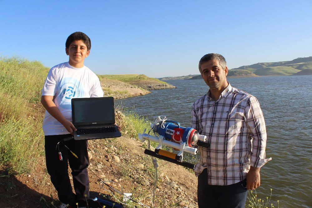 Çay Termosundan Denizaltı Yaptı