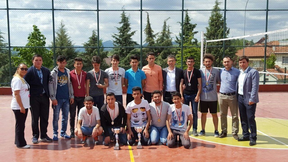 Pazarlar’da Voleybol Turnuvasında Şampiyonlar Belli Oldu