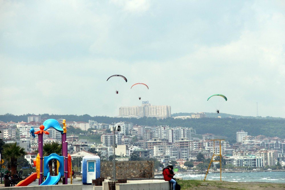 Gökyüzü Paramotorlarla Şenlendi