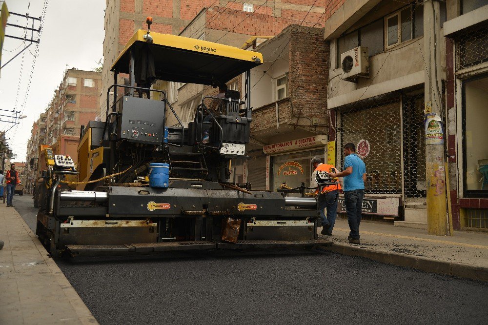 Bağlar İlçesinde Asfalt Çalışmaları Sürüyor