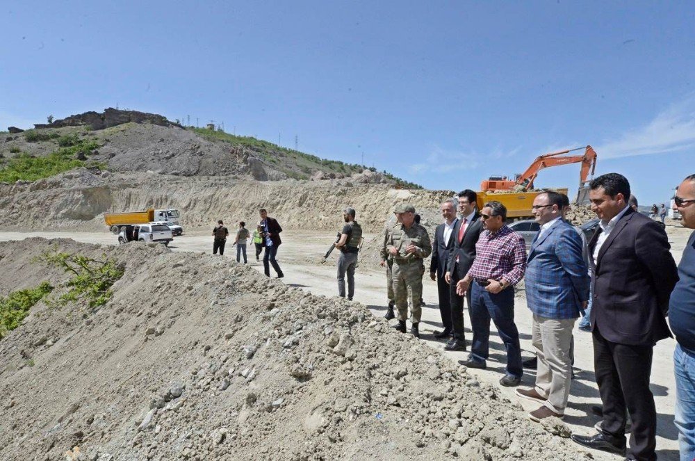 Tunceli Valisi Yapımı Devam Eden Karayolunu İnceledi