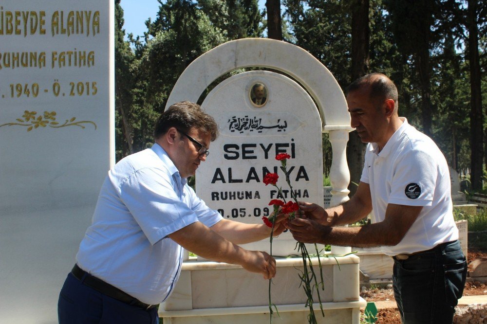 Spor Emekçileri Mezarı Başında Anıldı