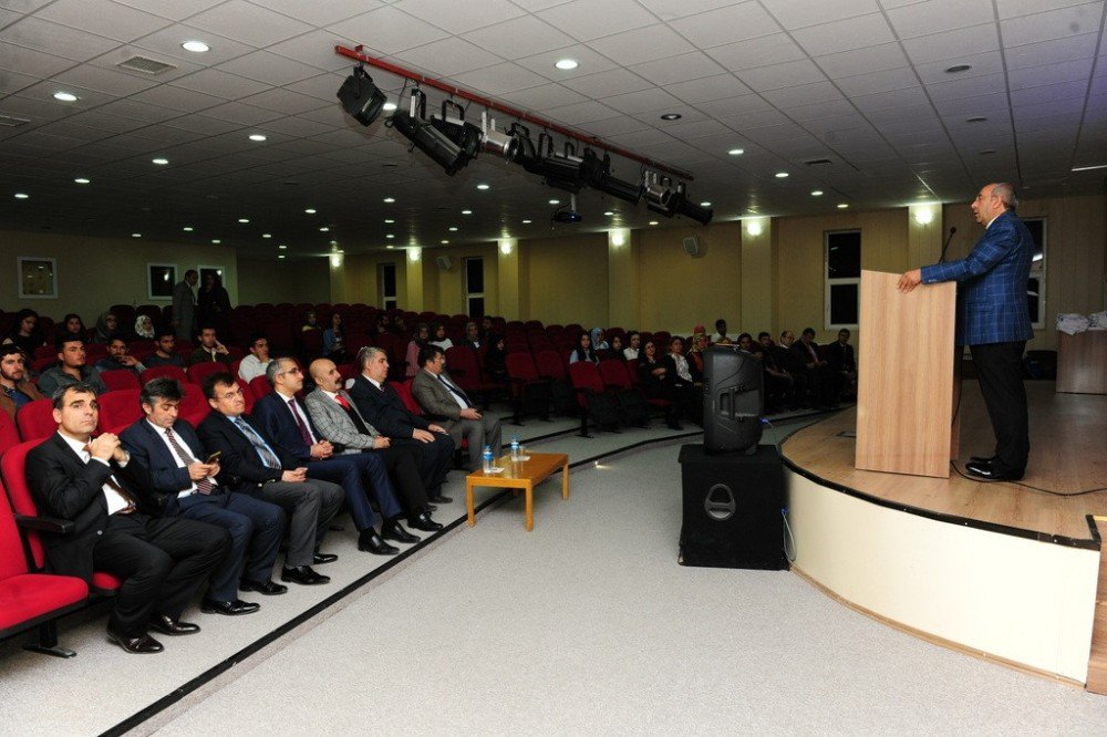 Yyü’de Önlük Giydirme Töreni