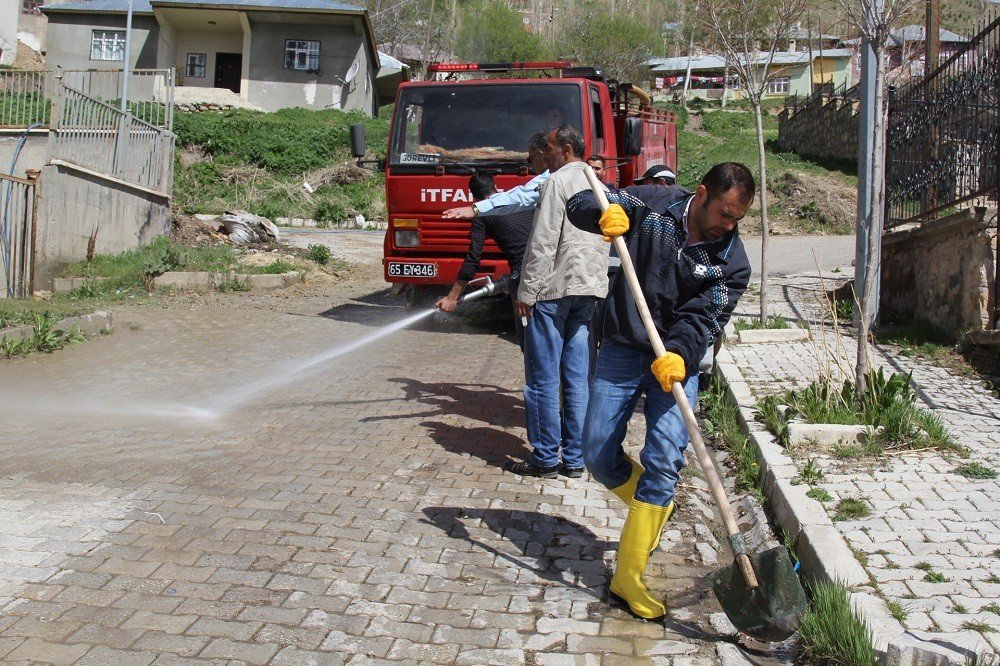 Başkale’de Bahar Temizliği